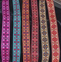 Lacets de travail en fil brodé floral sur mesure avec seize options de couleurs en paillettes brodées en 1.5 pouces de largeur