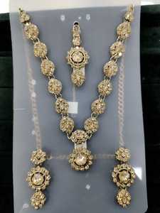 ชุดเครื่องประดับคริสตัลสีทองสำหรับงานปาร์ตี้ สไตล์อินเดียล่าสุด - Product Image 3