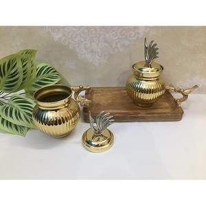 Caja Kumkum de latón puro hecha a mano con acabado pulido para templo y uso doméstico patrones grabados perfectos para novias indias - Product Image 4