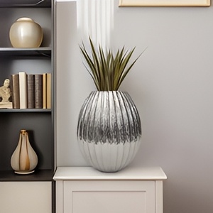Modern Luxury Design Aluminum Flower <b>Table</b> Vase Fine Quality Unique Shape Handmade Customized Metal Flower Pots <b>Table</b> <b>Top</b> 2026 - Product Image 5
