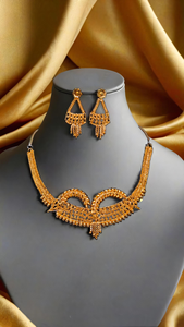 Boucles d'oreilles collier à vendre unique serties de bijoux en plaqué or 22 carats conçus à la mode pour femmes - Product Image 3