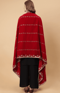 Exquisitos Dupattas de terciopelo de diseñador para mujer, ingeniosamente bordados con bordes de recortes para ocasiones festivas y de boda - Product Image 5