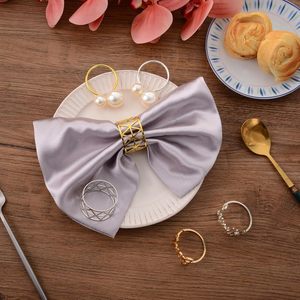 Anneaux de serviette en or moderne Décoration de table en perles de luxe Accessoires de mise en place de table élégants Anneaux de serviette simples et élégants - Product Image 3