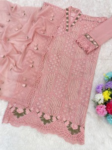 Rouleau de tissu en organza en nylon haut de gamme avec finition douce et brillante pour la décoration d'événement de vêtements de luxe disponible à un prix abordable - Product Image 6