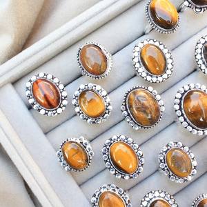 Bagues en pierres précieuses naturelles en œil de tigre pour femmes et filles fabriquées à partir de bagues en gros faites à la main en argent sterling 925 pour vente en gros - Product Image 2