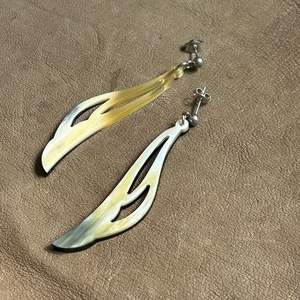 Boucles d'oreilles naturelles en corne de buffle de qualité supérieure pour femmes bijoux de fête de mariage polis avec taille personnalisée BY HF CRAFTS - Product Image 2