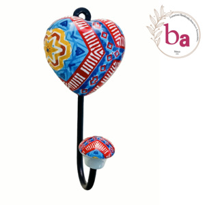 Ganchos de pared de azulejo de corazón de cerámica hechos a mano CIH 160 - Product Image 1