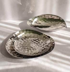 Meilleure vente Plateau de service ovale en métal en acier inoxydable pour chocolat et desserts avec poignées incrustées de nacre - Product Image 4