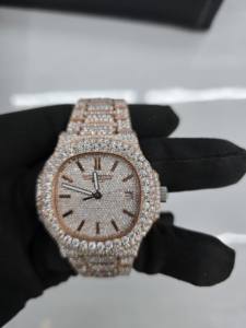 Reloj de Lujo con Esfera de Diamantes de Hielo Mecánico Automático, Ventana de Cristal, Moissanita VVS, Totalmente Engastado, Estilo Hip Hop, Caja Plateada Hecha a Mano - Product Image 4