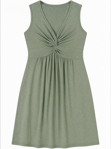 Robe sans manches vert olive avec détail torsadé. - Product Image 4