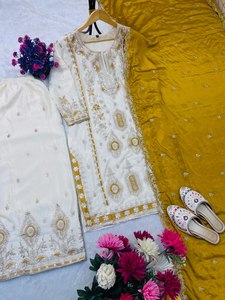 Traje Salwar Kameez de Seda de Alta Calidad Estilo Bollywood, Étnico Pakistaní, con Mangas Largas y Dupatta - Product Image 4