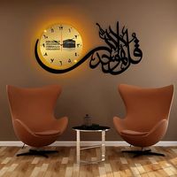 Horloge murale islamique en métal de style antique avec chiffres arabes en or et sculptures en vers sacrés pour les maisons fidèles