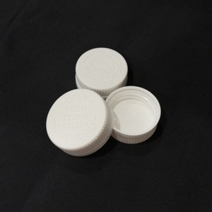 Tapa de Presión APS N0164 PP - Color Blanco, Diseño Higiénico Anti-Desperdicio para Dispensación Conveniente de Productos Químicos - Product Image 3
