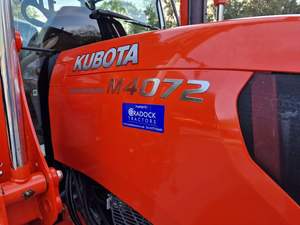 Tractor agrícola Kubota M4072 74HP 4WD | Tractor agrícola versátil a la venta - Product Image 3