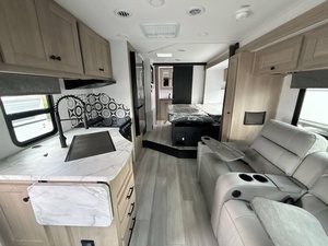Vendedor Verificado de F-o-r-e-s-t R-i-v-e-r F-o-r-e-s-t-e-r 2441DSF Usado del 2026, Listo para Viajar - Product Image 2
