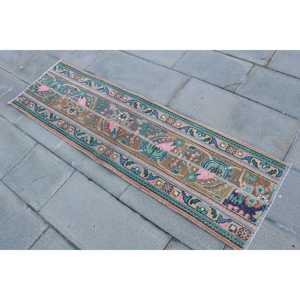 Alfombra Turca de 1.7x5.5 pies, Alfombra Vintage, Alfombra Marroquí de Lana Azul y Rosa - Product Image 2