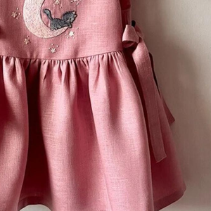 Robe brodée à la main en lin doux pour bébé fille Style décontracté pour le premier anniversaire des tout-petits OEM Made in Vietnam - Product Image 3