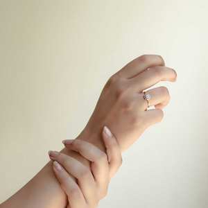 Anillo de Compromiso Estilo Flor en Oro Sólido de 14K con Diamante Cultivado en Laboratorio de Corte Redondo, Regalo Romántico para Mujer, Boda, Fiesta, Aniversario - Product Image 5