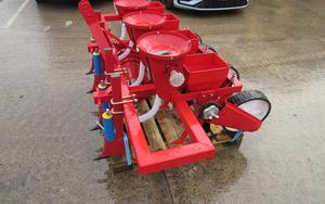 Sembradora de Maíz de 4 Filas Completa con Fertilizante, Alta Productividad, 1 Año de Garantía - Product Image 2