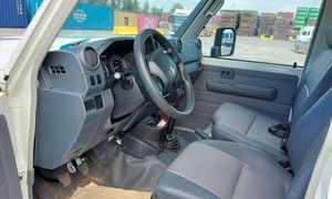 Toyota Land Cruiser 78 d'occasion, toit métallique, 4.2L Diesel - Product Image 4