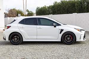 NEATLY USED 2023 pour GR Corolla Turbo R20 Volant à Gauche ~5 900 Miles Boîte Manuelle 6 Vitesses Très Bien Équipé - Product Image 3