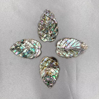 Boucles d'oreilles ou pendentif en coquille d'ormeau naturel en nacre sculptée pour bijoux