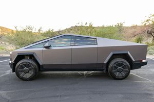 Excellent rapport qualité-prix, Tesla Cybertruck d'occasion 2024, série Foundation, prêt à être expédié - Product Image 6