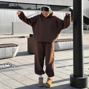 ชุดเซ็ตฮู้ดดี้และกางเกงจ็อกเกอร์ลำลองสำหรับผู้หญิง พิมพ์ลายสีพื้น ผ้าฝ้าย 100% ระบายอากาศได้ดี เป็นมิตรกับสิ่งแวดล้อม แห้งเร็ว ไซส์ใหญ่ รับสกรีนโลโก้ตามสั่ง - Product Image 2