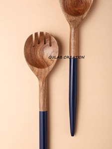 Ensemble d'outils à salade en bois d'acacia de haute qualité comprenant un serveur à salade à poignée en résine bleue - Product Image 4