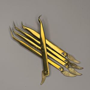 Pince à épiler GETUP BROSONS IMPEX GBI Russian Volume Gold Plasma 45/90 degrés pour extensions de cils, isolation des bouquets, à dents, avec ailettes décoratives - Product Image 3