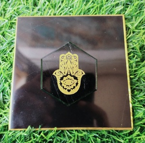 Pierre d'obsidienne noire hexagonale avec gravure Hamsa dorée, pièce d'art décorative religieuse - Product Image 5