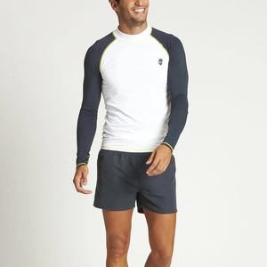 Meilleur prix de gros pour hommes confortable Rash Guard avec logo personnalisé pour les adultes en faible quantité minimale de commande quantité en vrac - Product Image 4