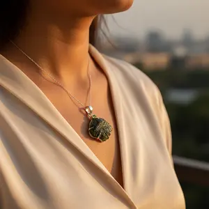 Colgante de Plata de Ley 925 con Moldavita y Baño de Rodio, Diseño de Números, Piedra Principal de Diamante, Estilo Religioso, Amuleto para Mujer - Product Image 2