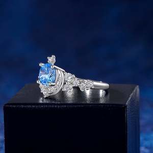 Bague de fiançailles Jeulia Classic Star and Moon en saphir naturel en platine - Product Image 5