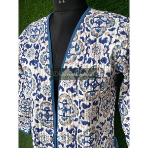 Manteau d'hiver réversible fait à la main en dentelle à imprimé floral pour femmes, veste en coton matelassé sans manches, gilet de style hipster - Product Image 5