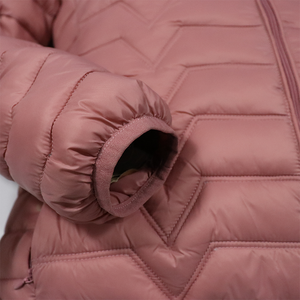 Chaqueta acolchada de algodón al por mayor para mujer, chaqueta de plumón ligera repelente al agua con relleno de algodón, chaquetas cortas con cremallera para mujer - Product Image 4