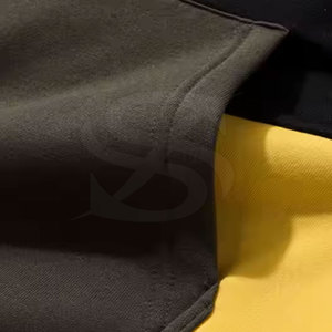 Sudadera con Capucha de Manga Larga para Hombre con Bolsillo Tipo Canguro y Material Transpirable Diseñada para un Look Cómodo y Elegante - Product Image 5