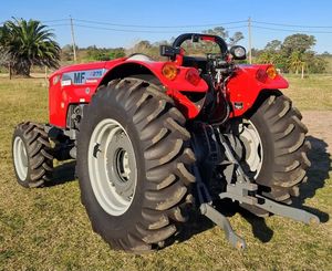 Tractor Massey Ferguson con potente torque para trabajo agrícola exigente - Product Image 6