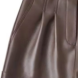 Prix de gros Shorts en cuir décontractés pour femmes à usage extérieur Logo personnalisé Shorts en cuir surdimensionnés légers Shorts pour femmes - Product Image 4