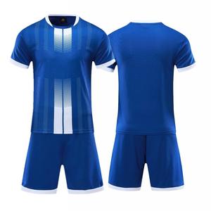 Ensemble d'uniformes de football personnalisables de haute qualité Logo gratuit fabricant de chemises de football vierges Inclusion de nom d'équipe vêtements de football personnalisés - Product Image 5