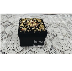 Joyero de seda MDF para niñas al mejor precio y alta demanda Zardozi, almacenamiento de joyería artística para regalar DE LA India - Product Image 1