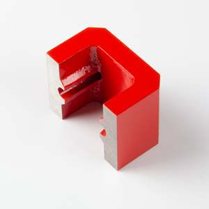 Magnete a U con 2 fori di montaggio 58x45x35mm - Product Image 1
