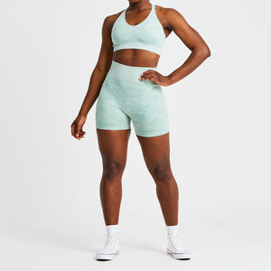 Short de yoga taille haute pour femmes OEM Short de fitness Premium à séchage rapide et respirant Couleurs unies Logo classique Techniques teintes unies - Product Image 3