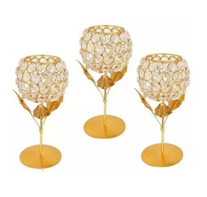 Vela hecha a mano antigua dorada de forma cuadrada pura, pieza única votiva con diseño y calidad premium a precio muy lujoso - Product Image 2