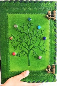 Grand carnet de notes en cuir d'arbre à 7 pierres à reliure spirale et grimoire cousu sur selle avec serrure - Product Image 2