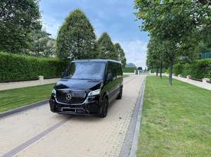 Encuentra una caravana de lujo similar a la Sprinter 3500, hecha a medida. - Product Image 4