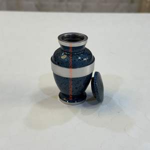 Suministros funerarios de esmalte verde para hombres y mujeres, urnas de cremación con grabado de flor solar plateada, contenedor de ceniza conmemorativo clásico para adultos - Product Image 4