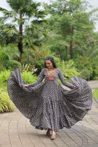 Nueva llegada último traje de diseñador Venta caliente algodón impreso cultivado con Kutchi Gamthi y Kodi encaje trabajo Fabricación de la India - Product Image 5