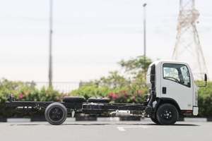 Nuevo Camión Volquete Hidráulico Isuzu NPR 2025, 5.6L, 71 Long, Estándar de Emisiones Euro 6, Motor Diésel de 6 Cilindros, Transmisión Manual - Product Image 6
