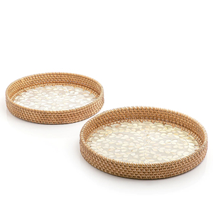Plateau de service en rotin artisanal avec motif élégant à la mode parfait pour le décor de table basse servant des collations et des boissons - Product Image 4